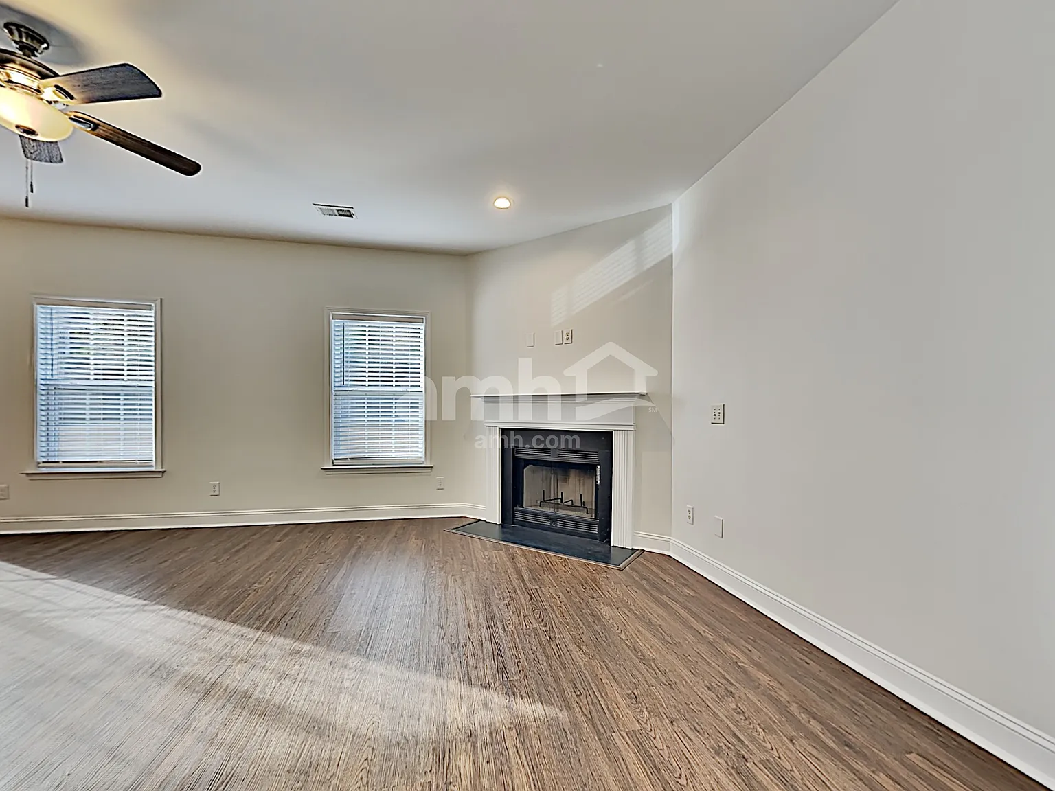 3 bed, 2.5 bath, 1812 sqft, $2,295 — Photo 3