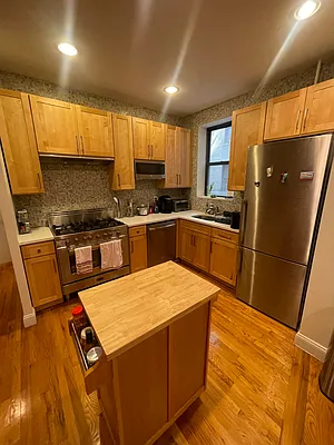 Rented by PMG Real Estate  | media 32