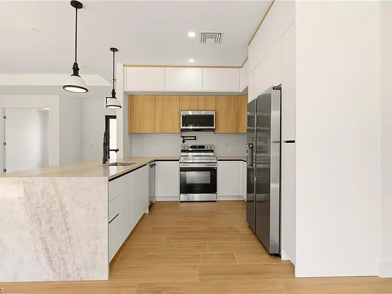 1514 47th Ave NE — Photo 15