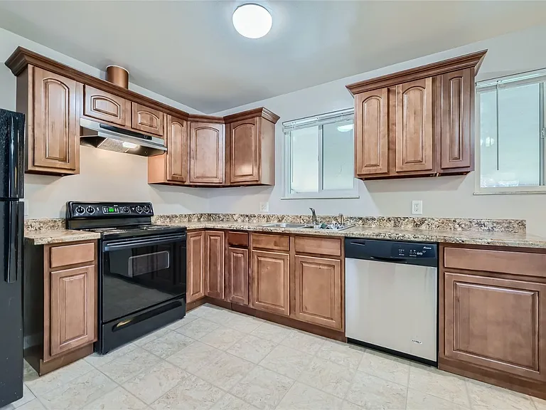 11256 Franklin St — Photo 2