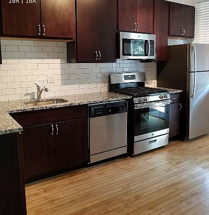 2nd image of 1403 W Belle Plaine Ave APT 1E