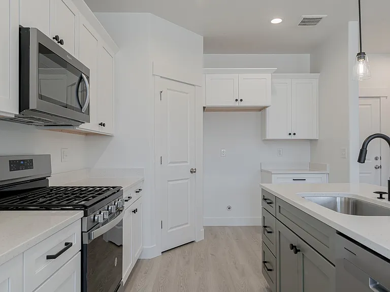 732 N Banner Dr — Photo 4