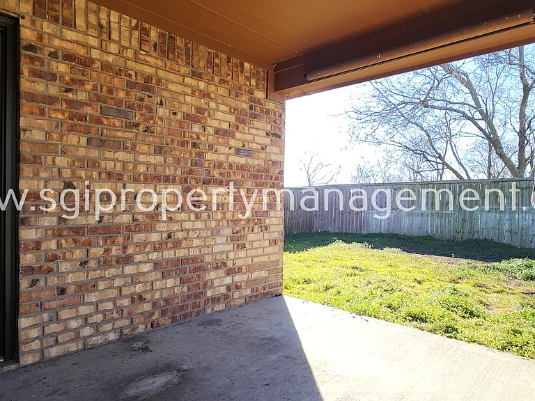 931 Robineta Ln — Photo 14