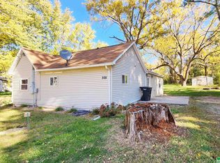 305 Peterson Ave, Cushing, IA 51018