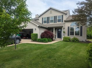 202 N Spruce Dr, Mahomet, IL 61853