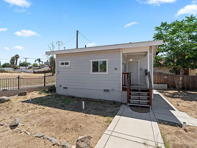 206 Townsend St — Photo 2