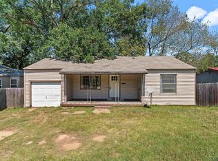 701 E Pinecrest Dr, Marshall, TX 75670