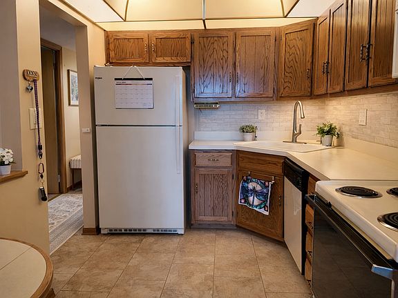 4th image of 1503 Woodbridge Rd APT 1D
