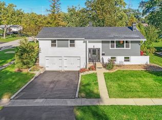 6300 Winston Dr, Woodridge, IL 60517