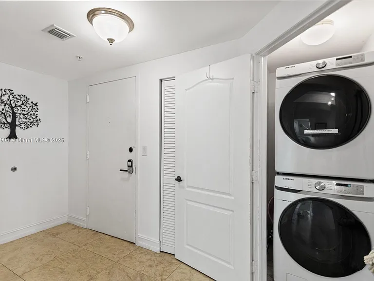 17555 Atlantic Blvd #Penthouse 7 — Photo 11