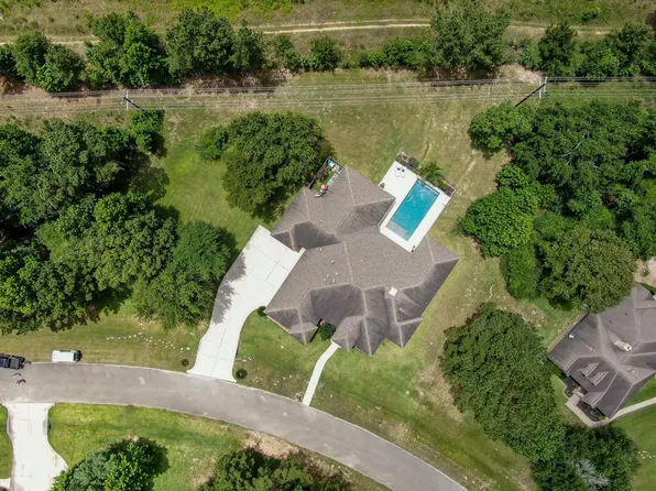 8992 Wind Jammer Ln, Montgomery, TX 77316