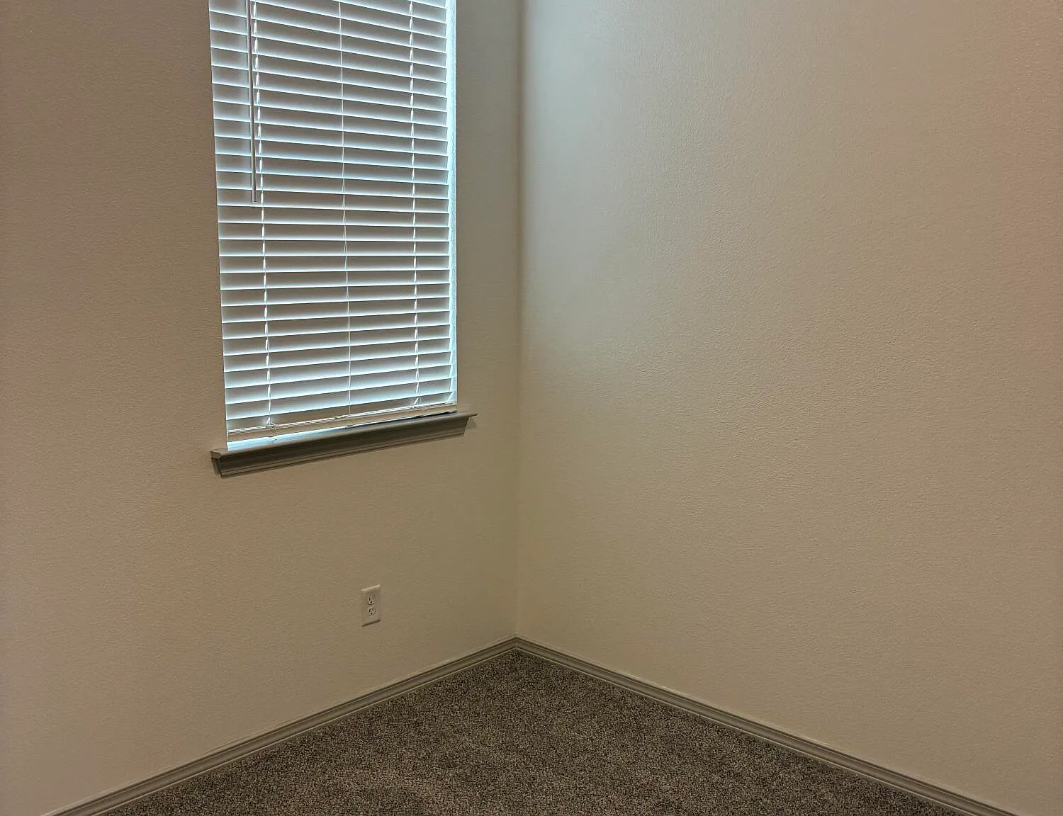 4 bed, 2.0 bath, 1675 sqft, $1,695 — Photo 2