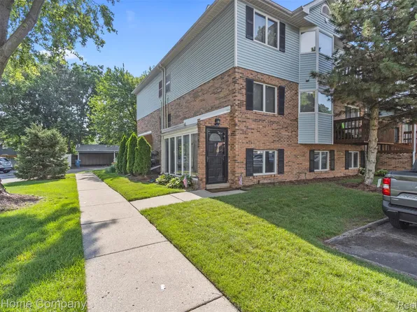 194 Pinewood Dr, Plymouth, MI 48170