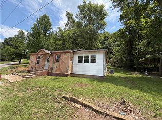 300 N Parrott Dr, Huntsville, AR 72740