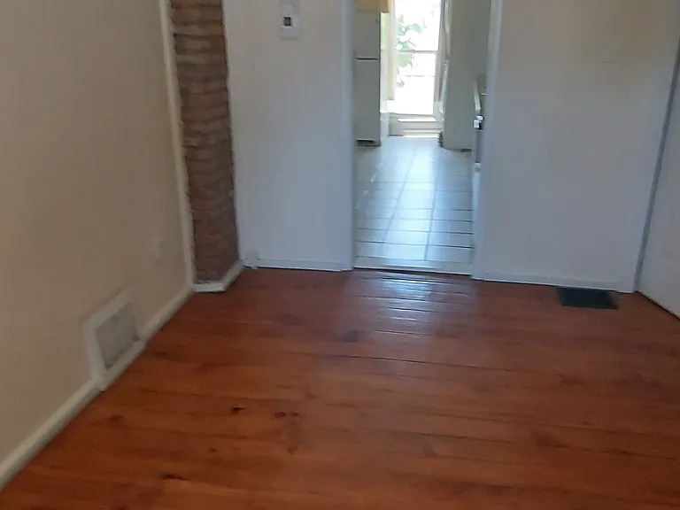 201 W Madison Ave #3 — Photo 3