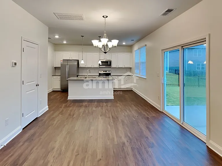 1009 Noah Ct — Photo 5