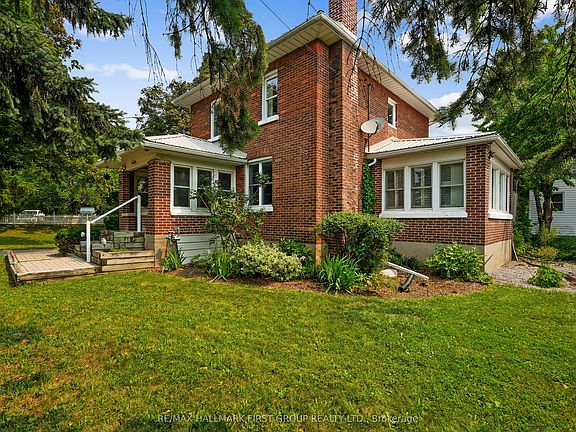 3rd image of 89 Rose Glen Rd N