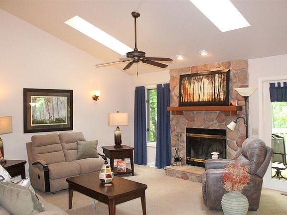 3rd image of 149502 Mountain Ln