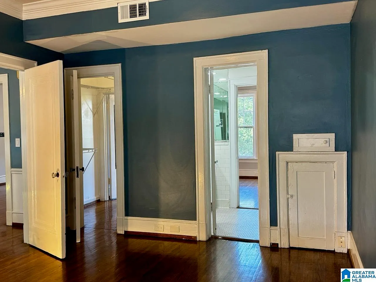 2 bed, 1.0 bath, 1015 sqft, $2,000 — Photo 2