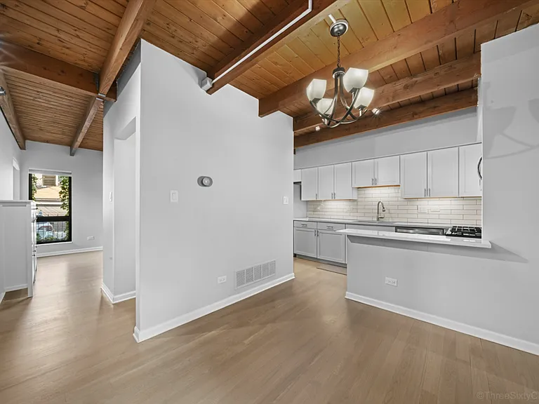 2644 N Wayne Ave #E — Photo 5