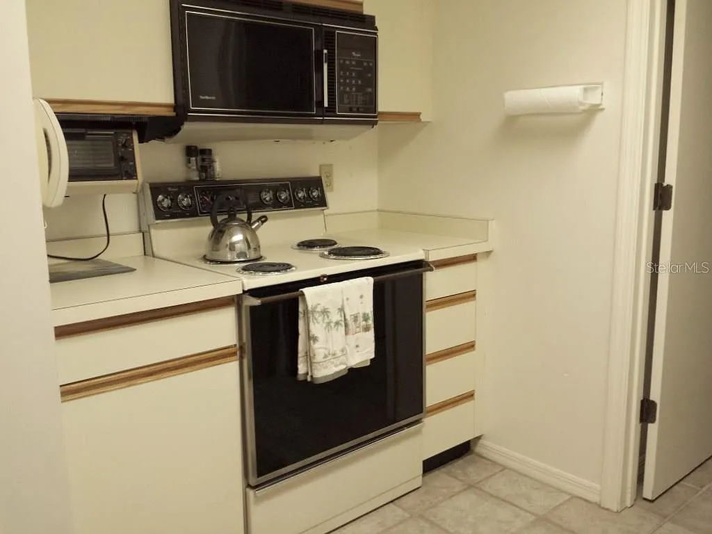 2 bed, 1110 sqft, $3,200 — Photo 3