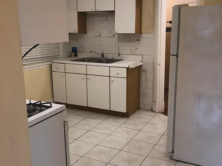 1751 W Catalpa Ave — Photo 7