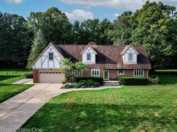 454 Lesdale Dr, Troy, MI 48085