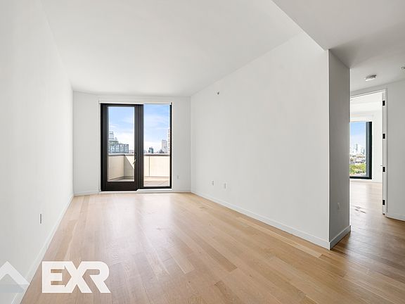 4th image of 329 Broadway #703
