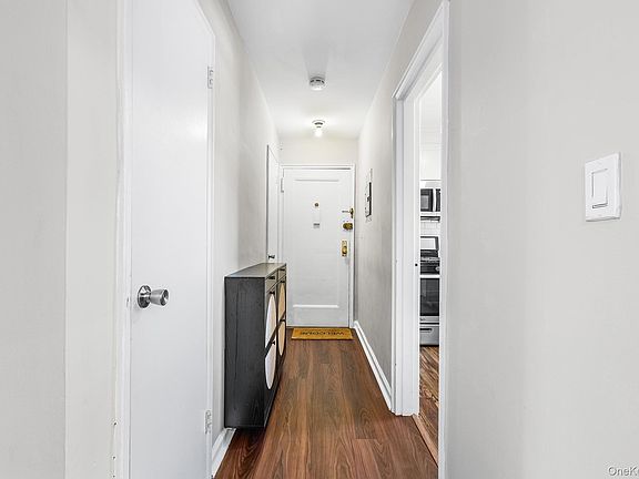 2nd image of 320 S Broadway #R5