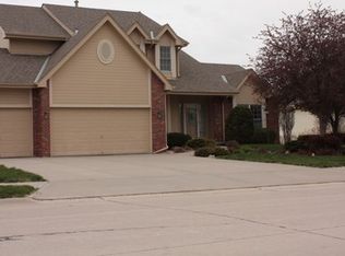 13706 Tregaron Dr, Bellevue, NE 68123
