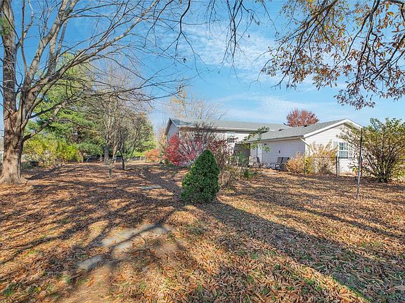 4th image of 100 King Oak Dr