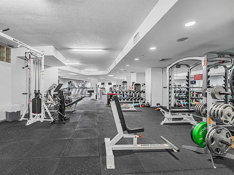 Fitness center (3rd floor)