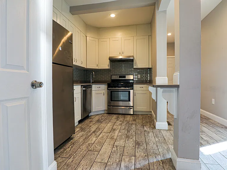 77 Linden St #1 — Photo 6