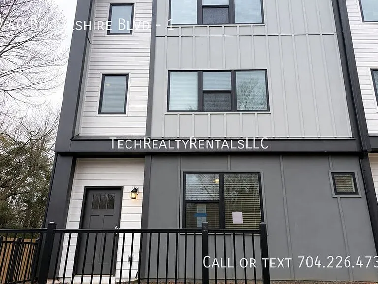 3440 Brookshire Blvd #1 — Photo 2