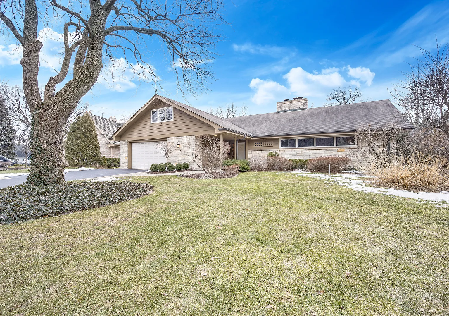 4 bed, 4.0 bath, 3400 sqft, $8,000 — Photo 1