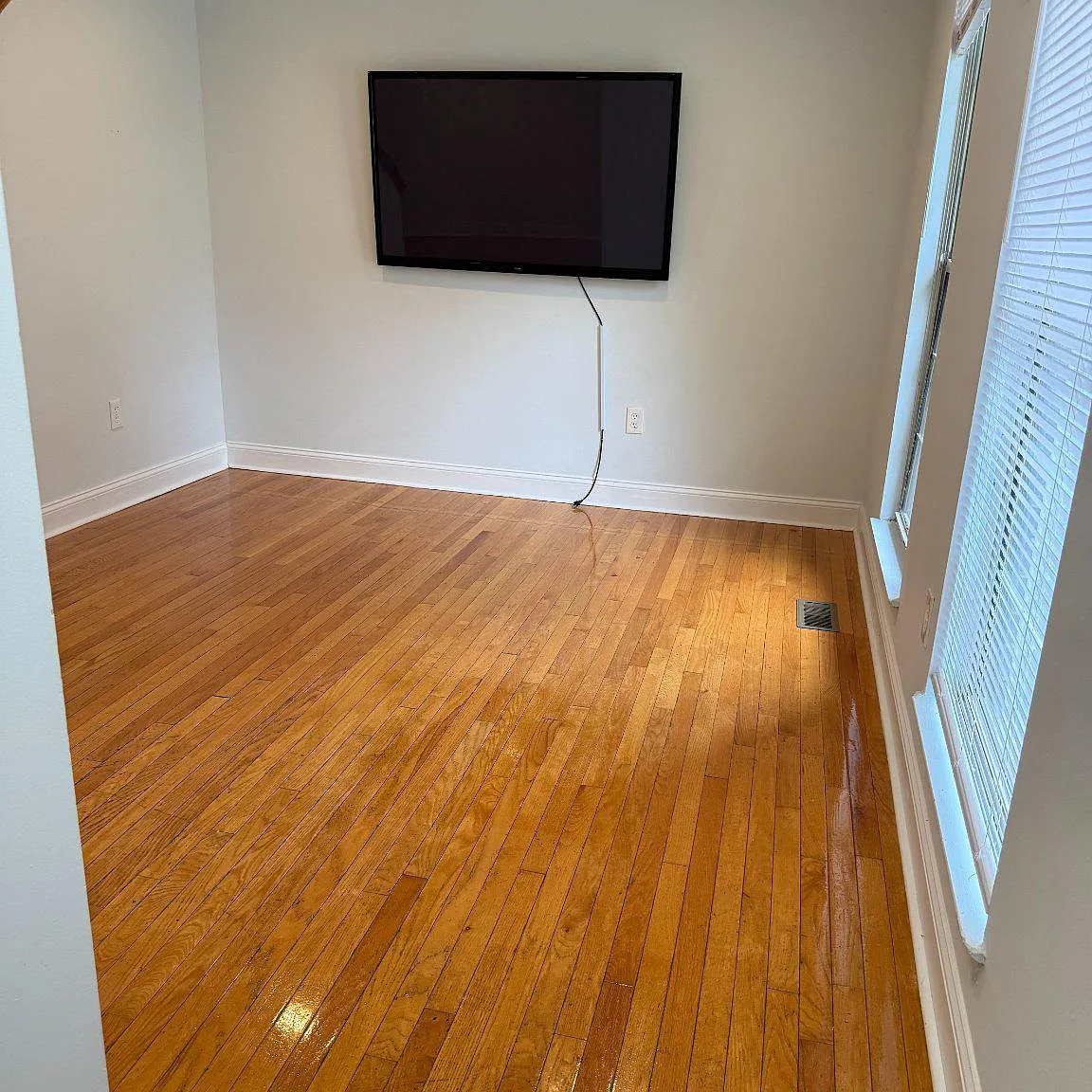 3 bed, 3.5 bath, 1200 sqft, $2,350 — Photo 3