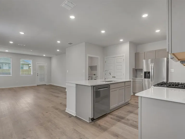 130 Hornet St — Photo 14
