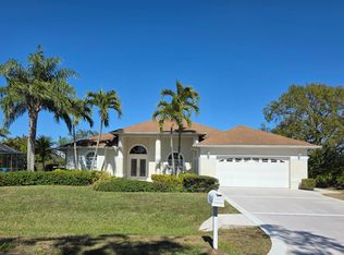 1112 SE Strathmore Dr, Port Saint Lucie, FL 34952