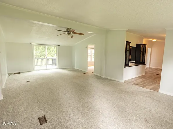 304 W Foy St, Richlands, NC 28574
