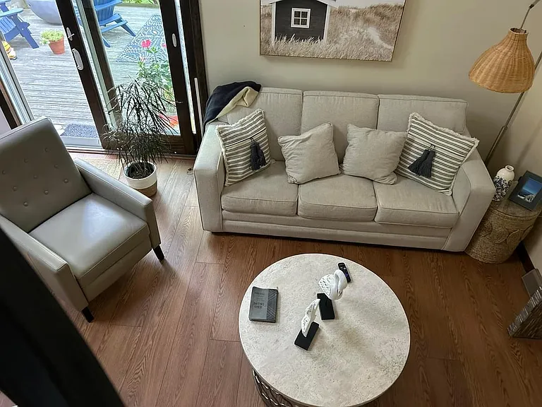 220 Shorewood Dr — Photo 4