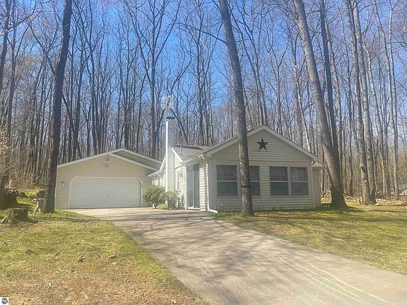 3rd image of 742 Bungo Lake Rd