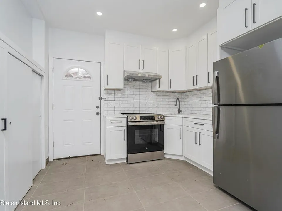32 Remsen St #1