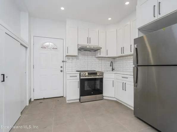32 Remsen St #1, Staten Island, NY 10304