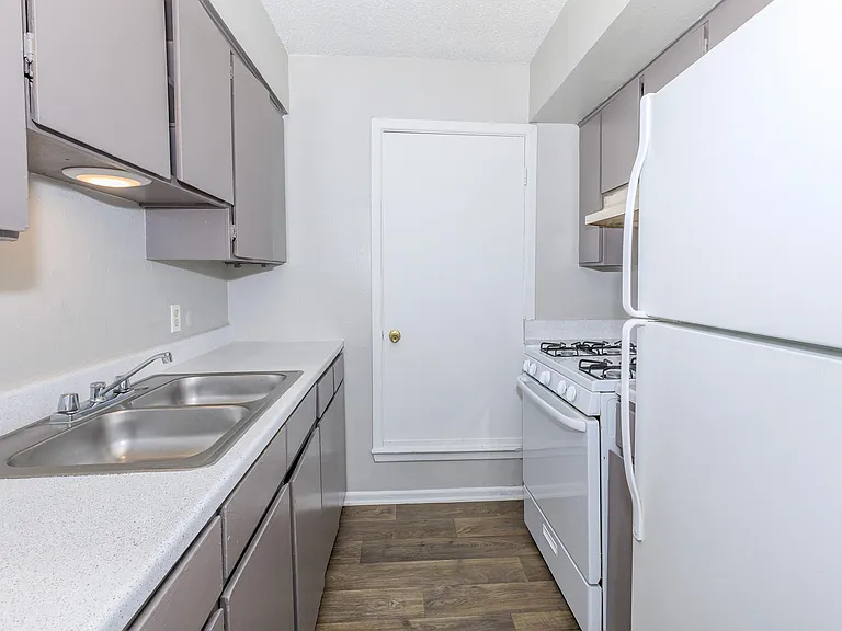Marine Park Apartments — Photo 61