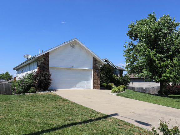 3rd image of 707 Shelley St