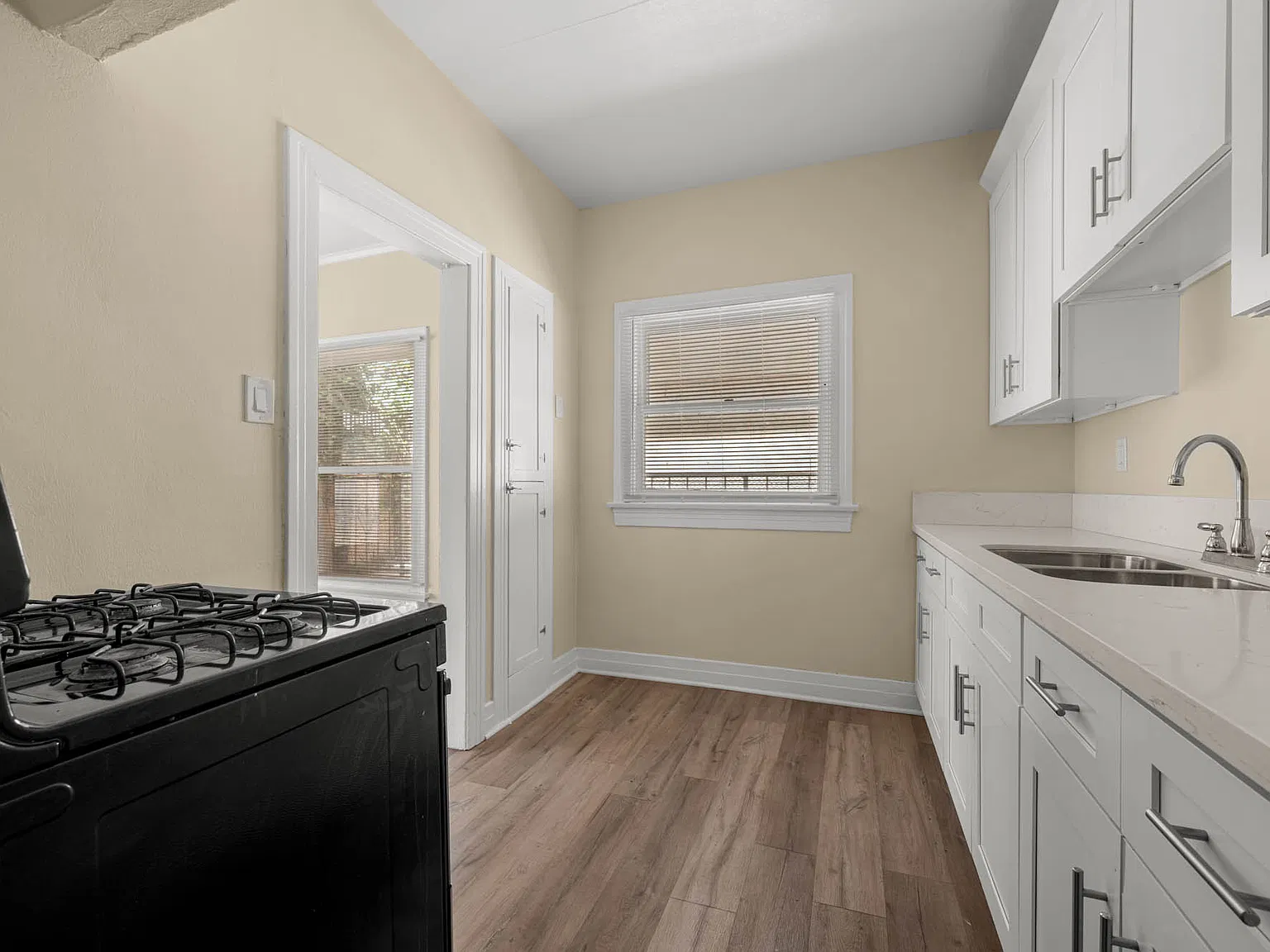 221 Columbia Ave — Photo 4