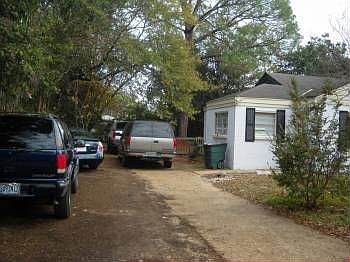 2nd image of 629 W Shawnee Dr
