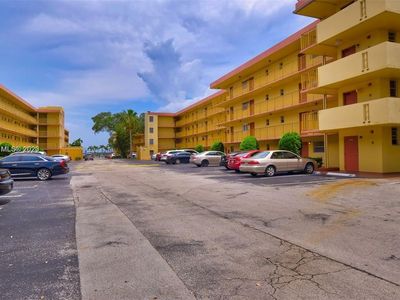 447 NE 195th St APT 421, Miami, FL, 33179