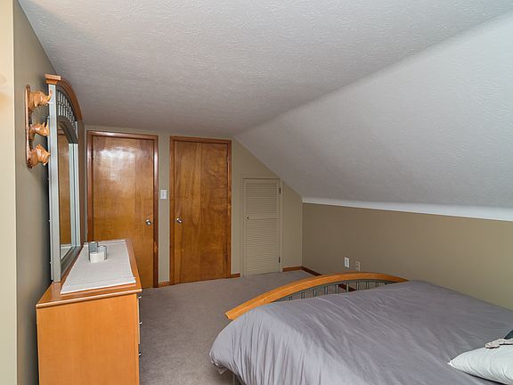 5th image of 4622 W 192nd St