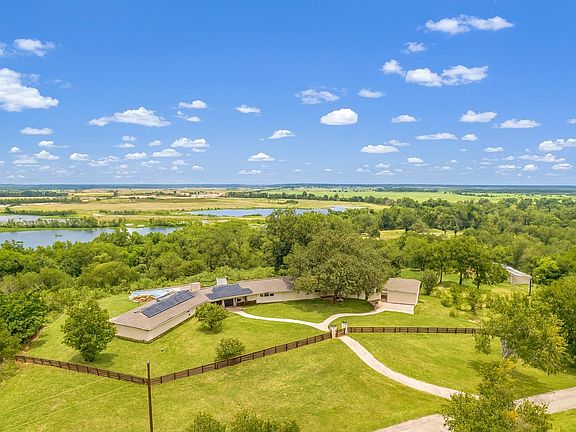 3rd image of 520 Double Eagle Ranch Dr